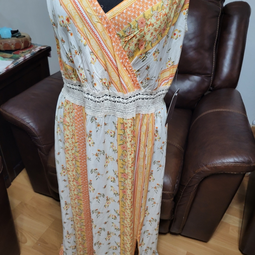 Spring Time Maxi Dress - Picture 2 of 5
